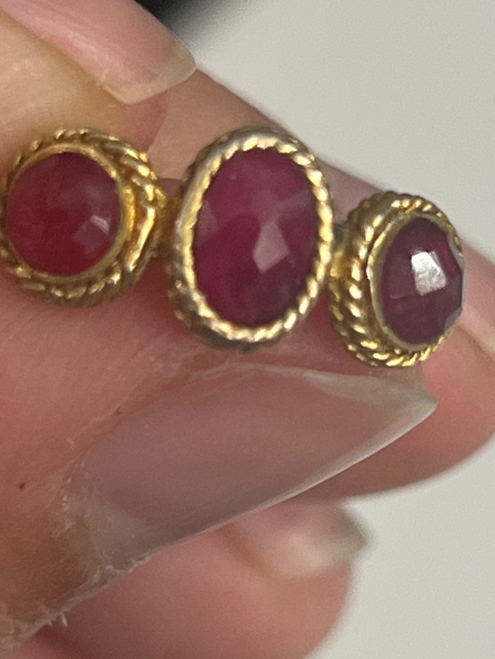 Gold ruby Ring - Picture 3 of 4
